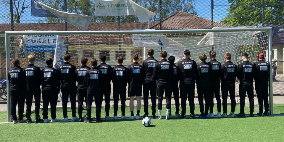 Teamfoto: Neue Trikots für den F.C. Hertha 03